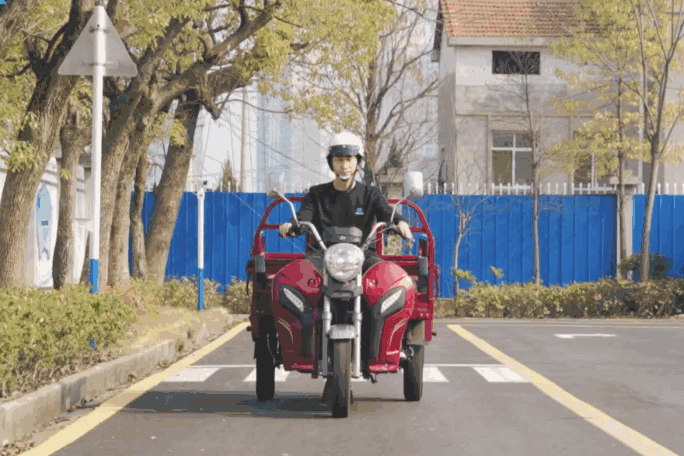 通过人行横道